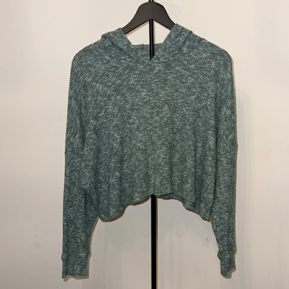 American Eagle Heathered Sage Green Cropped Ribbed Hoodie - XS
